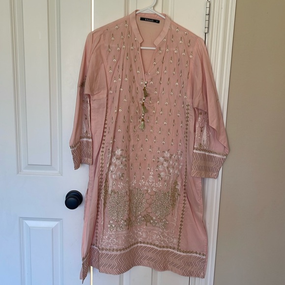 Khaadi Pakistani Indian kurta with embroidery on beautiful soft pink color. - Picture 1 of 8